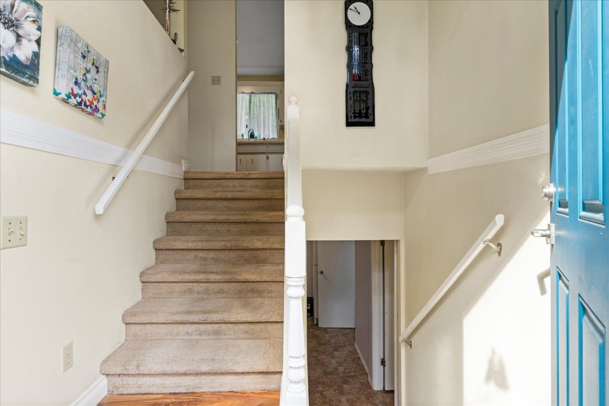 Living Room Photo of 35063 Delair Road, Abbotsford, BC