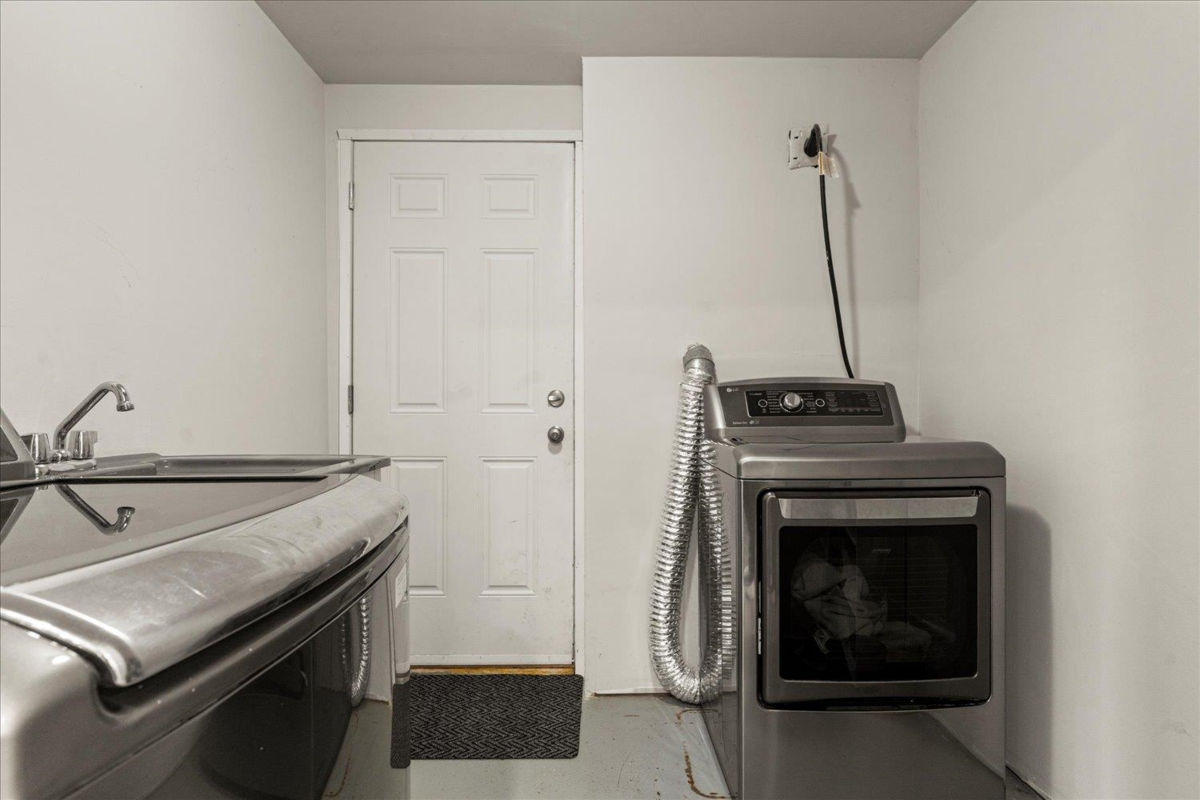 Outdoor Deck Photo of 35063 Delair Road, Abbotsford, BC