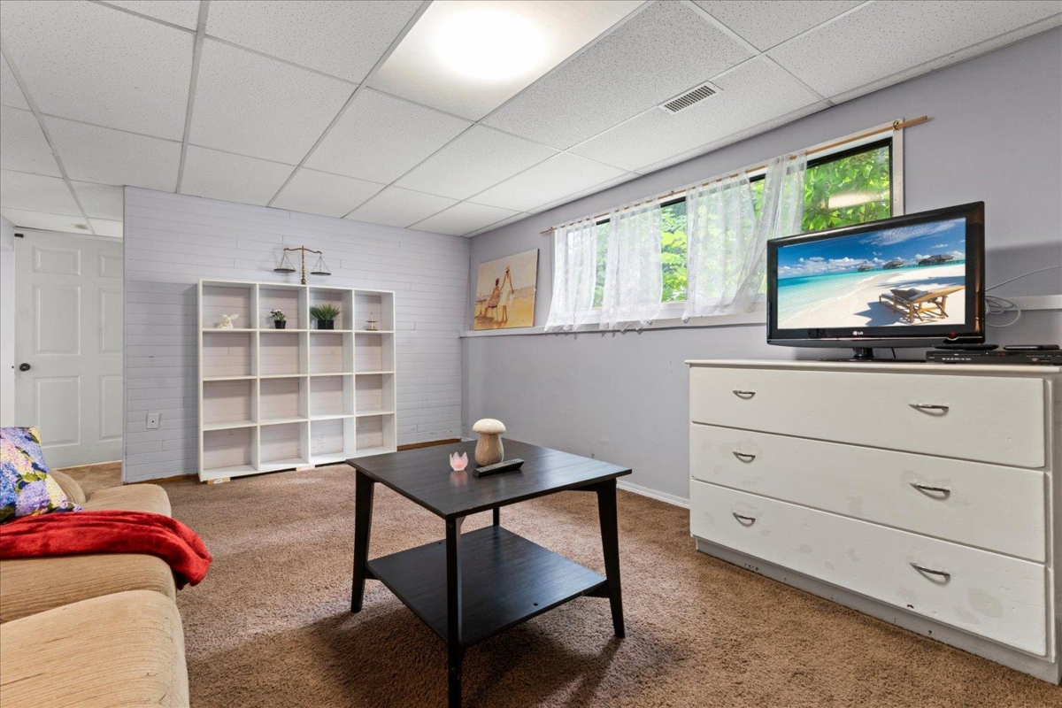 Swimming Pool Photo of 35063 Delair Road, Abbotsford, BC