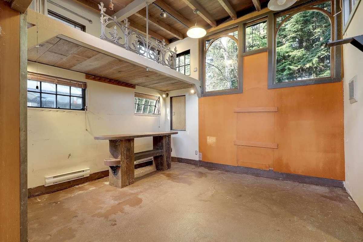 Entry Foyer Photo of 7822 Willard Street, Burnaby, BC