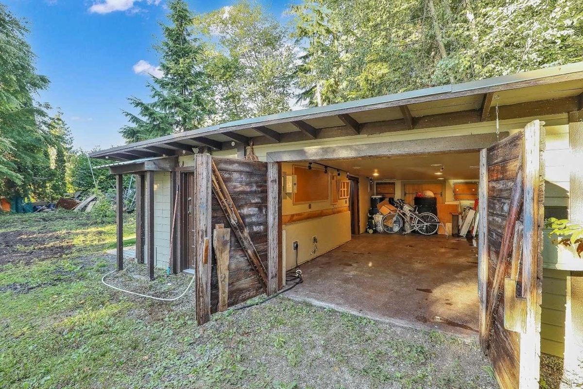 Hallway Photo of 7822 Willard Street, Burnaby, BC