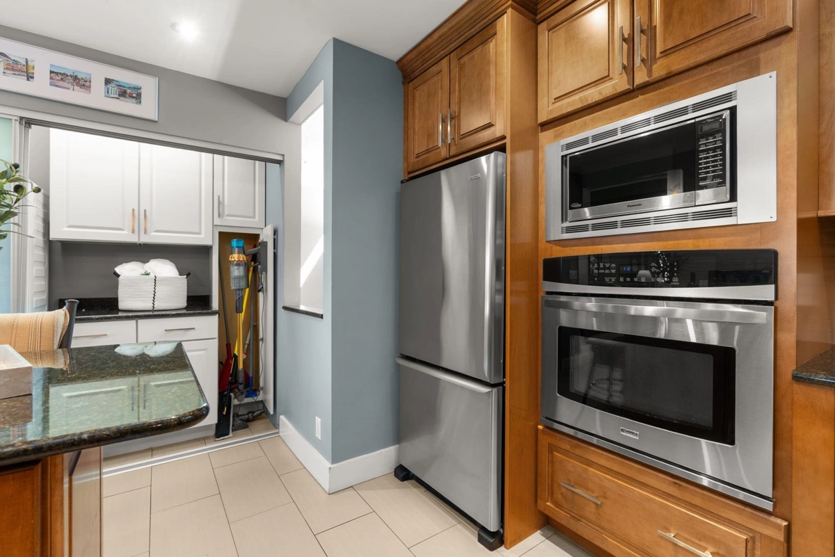 Entry Foyer Photo of 9 14025 Nico Wynd Place, Surrey, BC