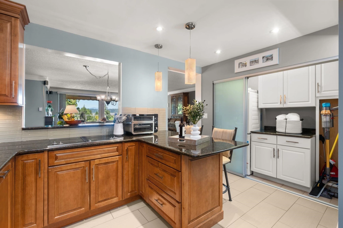 Hallway Photo of 9 14025 Nico Wynd Place, Surrey, BC