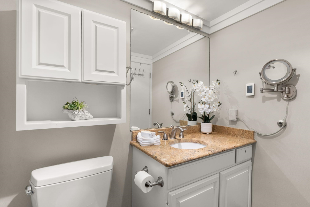 Kitchen Island Photo of 9 14025 Nico Wynd Place, Surrey, BC