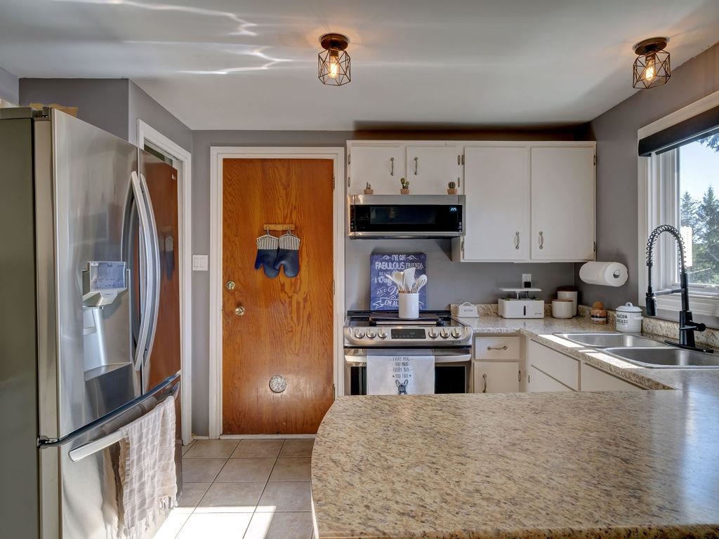 Kitchen Island Photo of 6275 Norwest Bay Road, Sechelt, BC