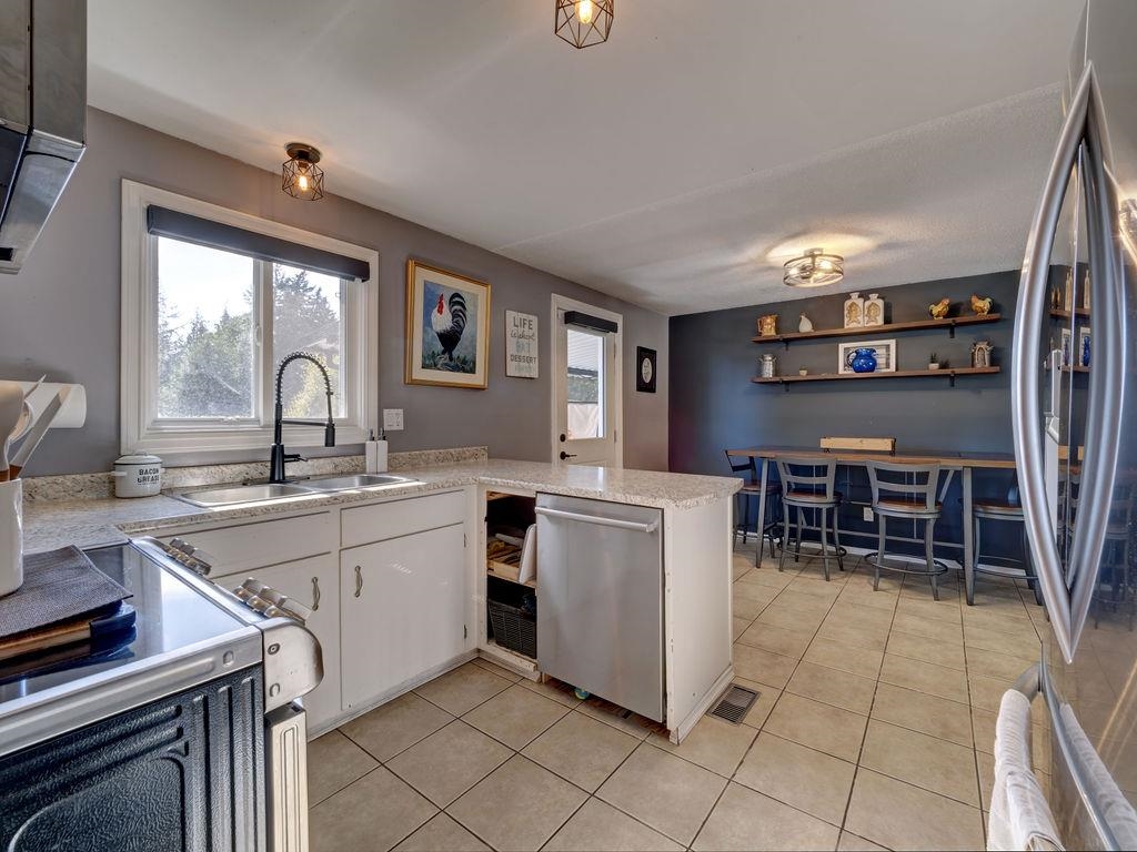 Primary Bedroom Photo of 6275 Norwest Bay Road, Sechelt, BC