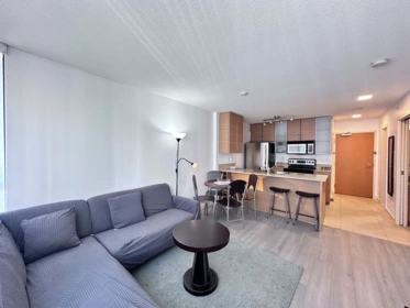 2404 977 Mainland Street, Vancouver, BC, Vancouver — Apartment/Condo for sale