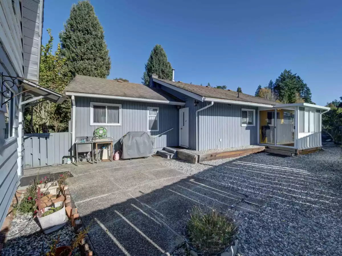 Breakfast Nook Photo of 4657 Whitaker Road, Sechelt, BC