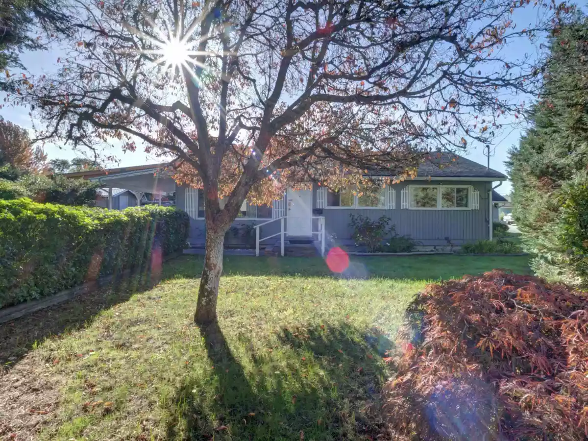 Living Room Photo of 4657 Whitaker Road, Sechelt, BC