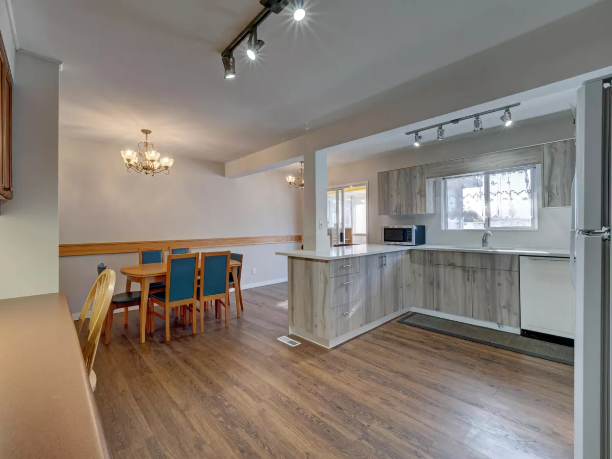 Walk-In Closet Photo of 4657 Whitaker Road, Sechelt, BC