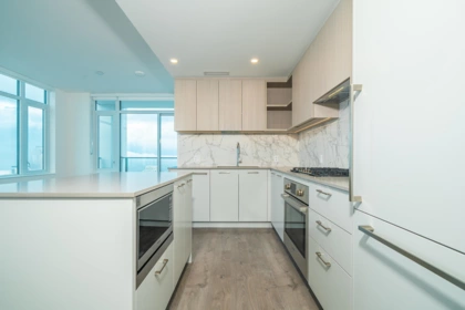 Kitchen Island Photo of 3506 6468 Willingdon Avenue, Burnaby, BC