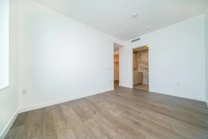 Primary Bathroom Photo of 3506 6468 Willingdon Avenue, Burnaby, BC