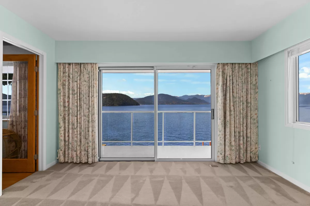 Basement Recreation Room Photo of 4 Strachan Point Road, West Vancouver, BC