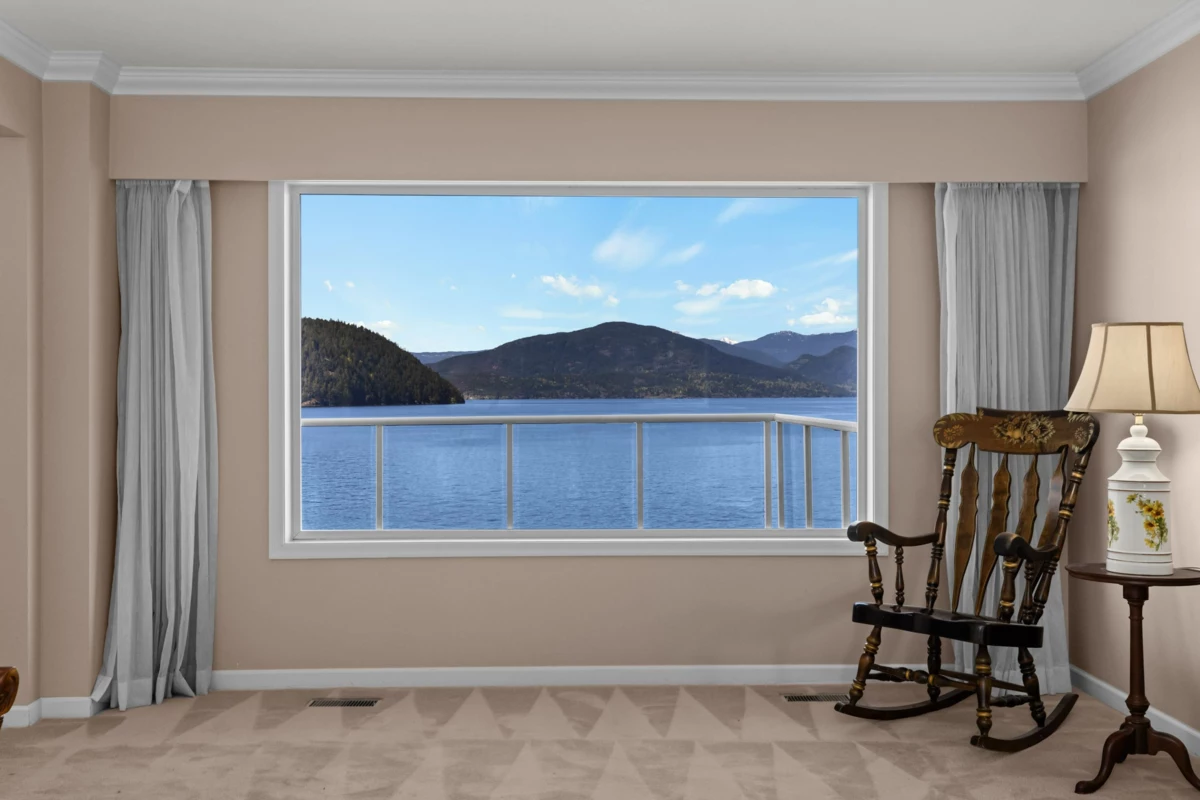Dining Area Photo of 4 Strachan Point Road, West Vancouver, BC