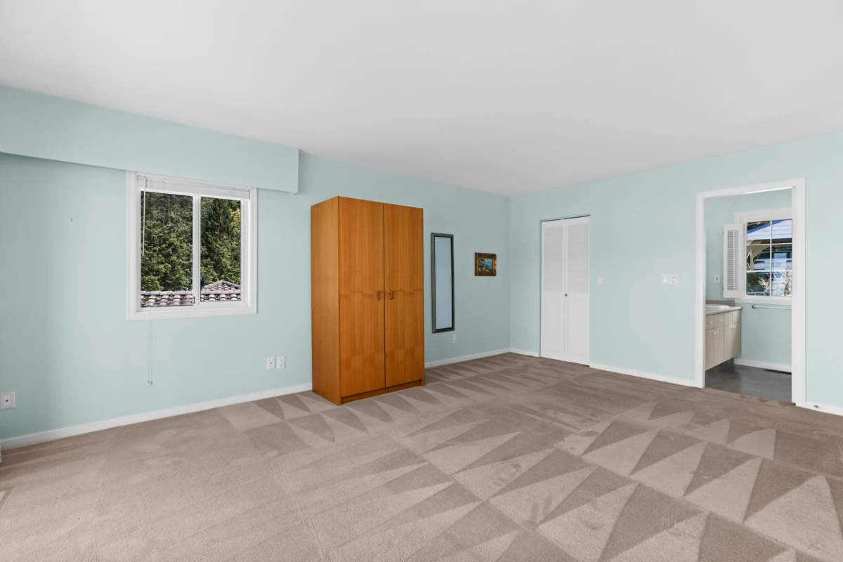 Entry Foyer Photo of 4 Strachan Point Road, West Vancouver, BC