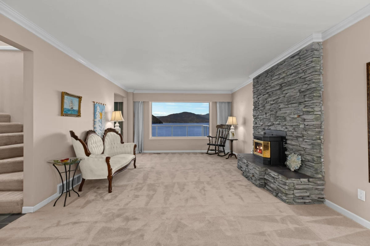 Family Room Photo of 4 Strachan Point Road, West Vancouver, BC