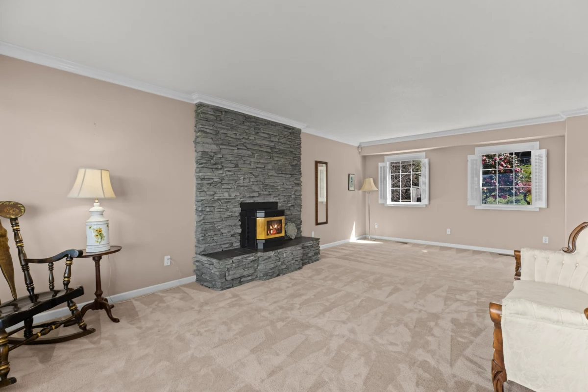 Kitchen Photo of 4 Strachan Point Road, West Vancouver, BC