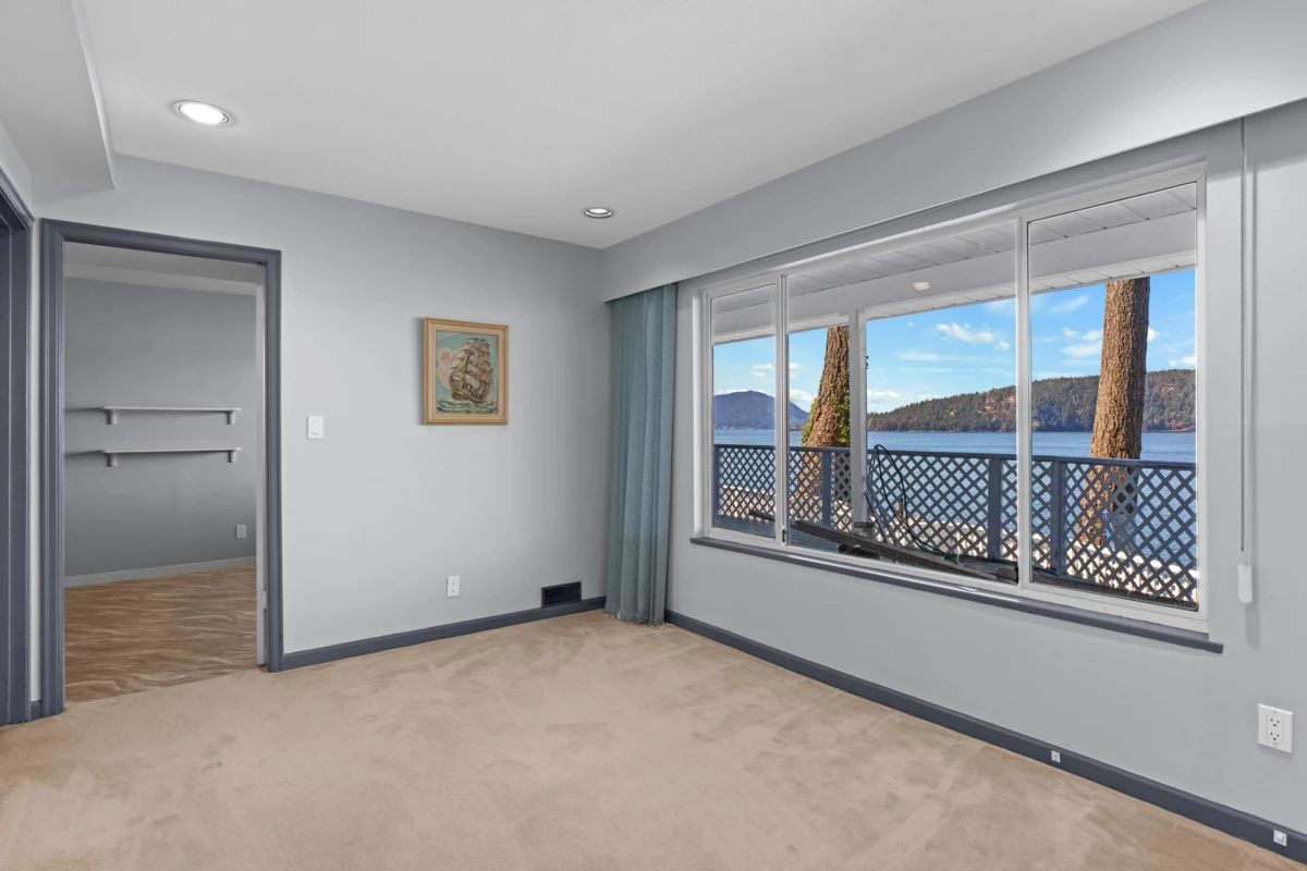 Staircase Photo of 4 Strachan Point Road, West Vancouver, BC