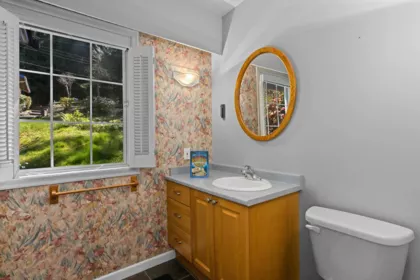 Guest Bathroom Photo of 4 Strachan Point Road, West Vancouver, BC