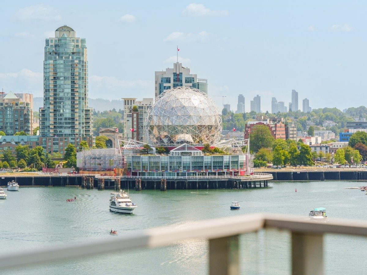 Front Yard Photo of 1006 980 Cooperage Way, Vancouver, BC