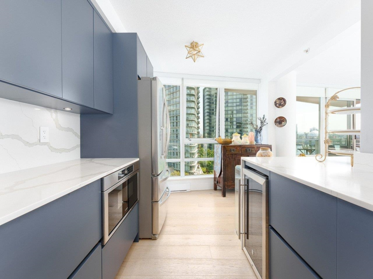 Walk-In Closet Photo of 1006 980 Cooperage Way, Vancouver, BC