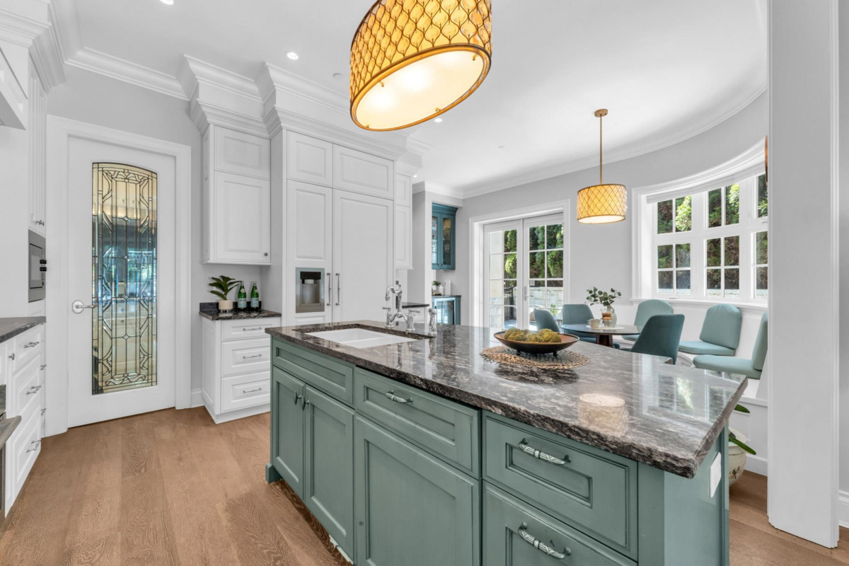 Breakfast Nook Photo of 4348 Erwin Drive, West Vancouver, BC