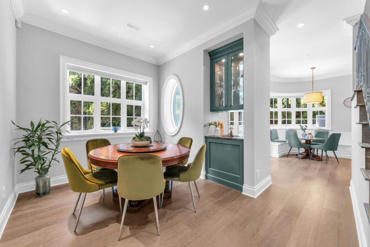 Dining Area Photo of 4348 Erwin Drive, West Vancouver, BC