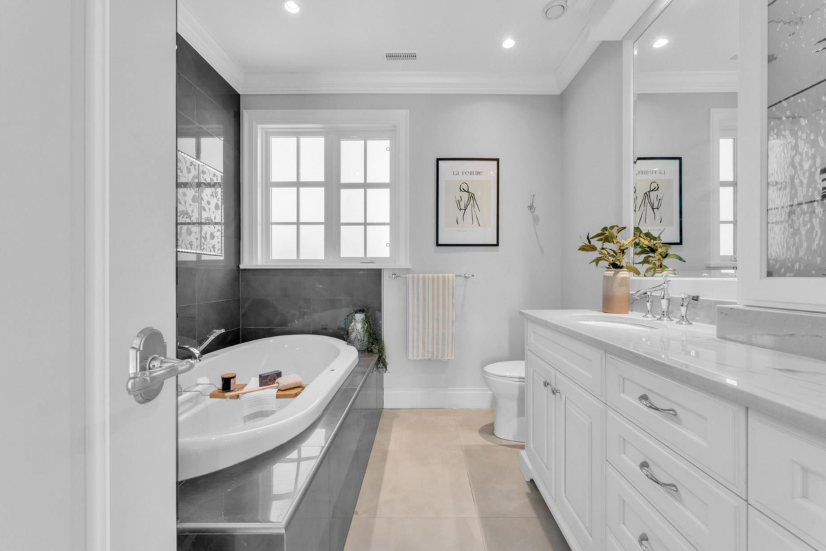 Entry Foyer Photo of 4348 Erwin Drive, West Vancouver, BC