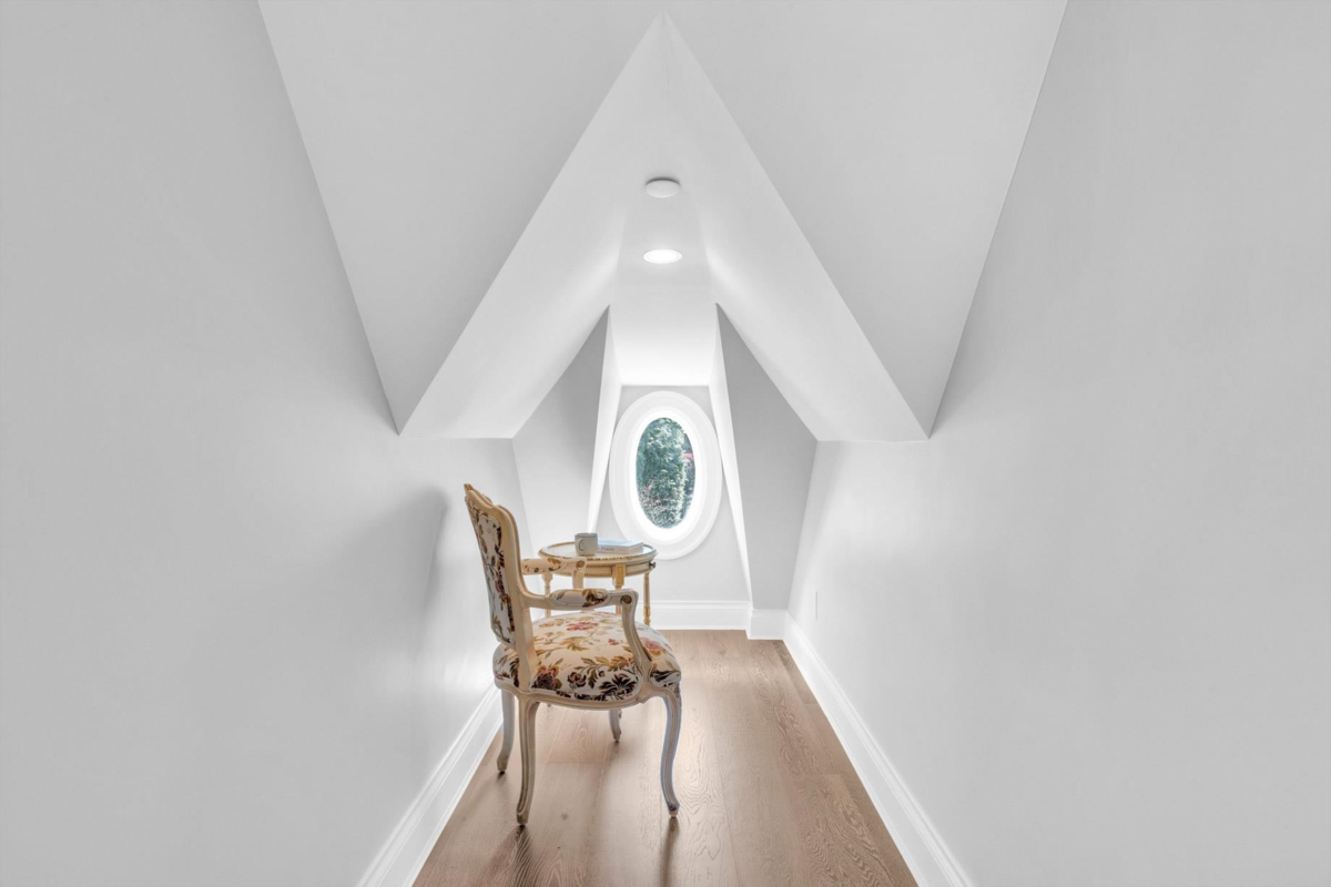 Front Yard Photo of 4348 Erwin Drive, West Vancouver, BC