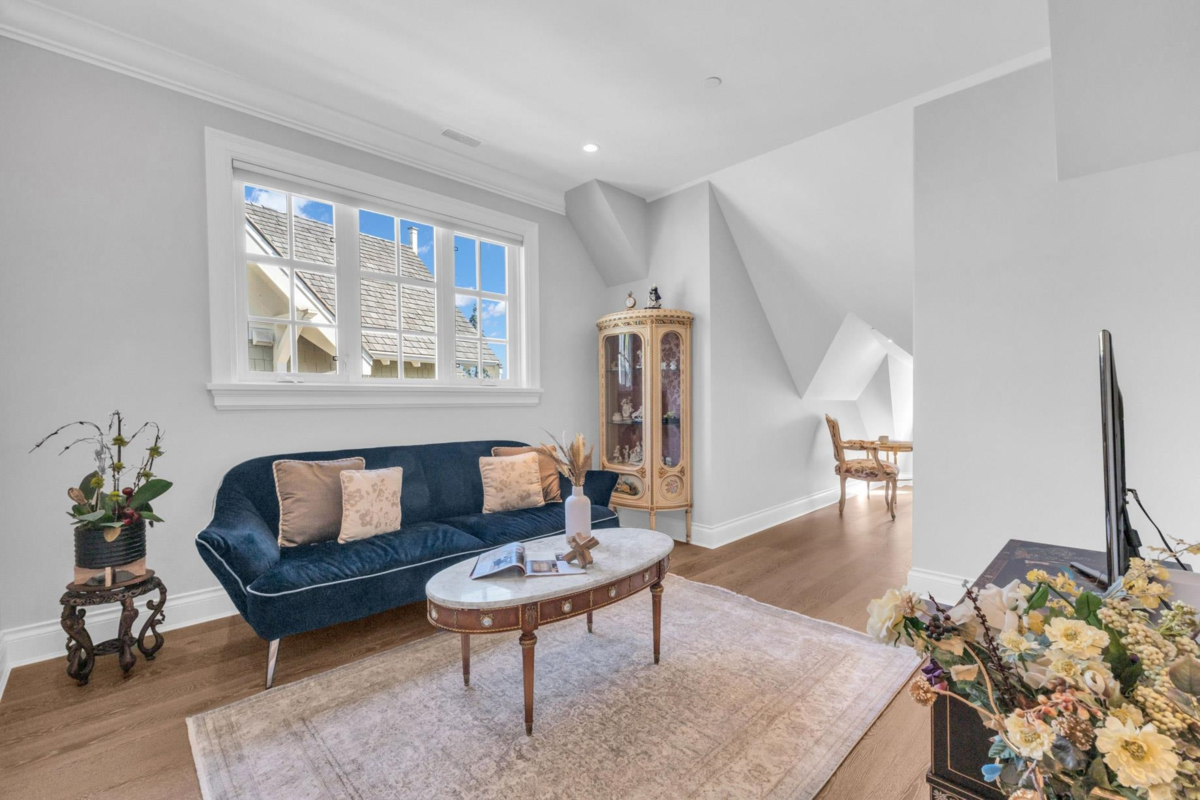 Garden / Landscaping Photo of 4348 Erwin Drive, West Vancouver, BC