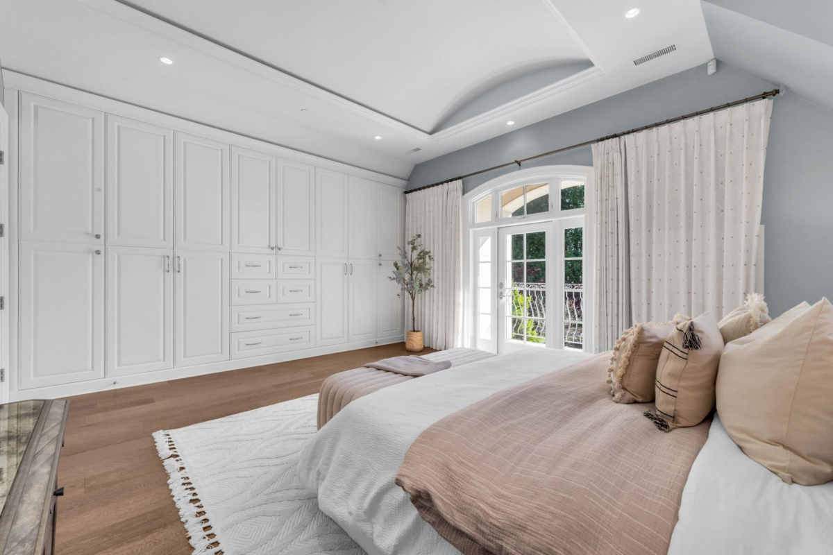 Hallway Photo of 4348 Erwin Drive, West Vancouver, BC