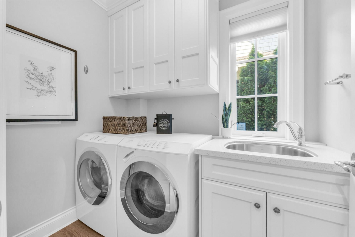 Hot Tub / Spa Photo of 4348 Erwin Drive, West Vancouver, BC