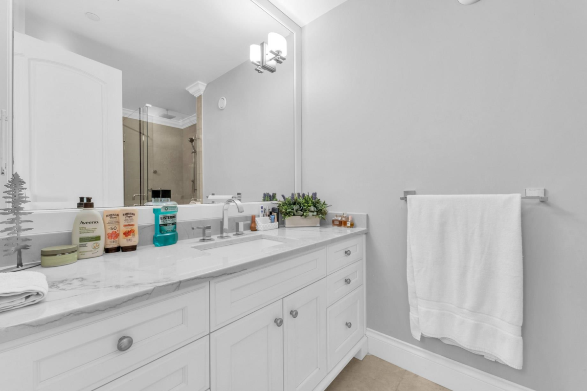 Outdoor Deck Photo of 4348 Erwin Drive, West Vancouver, BC