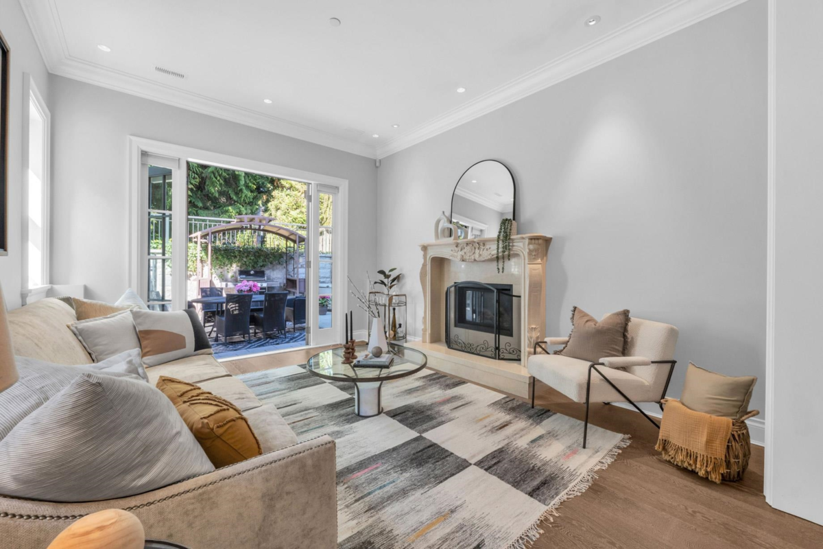 Powder Room Photo of 4348 Erwin Drive, West Vancouver, BC