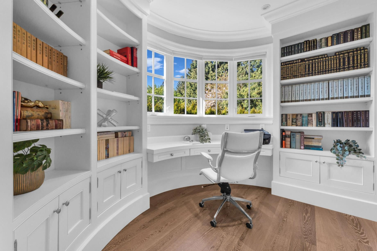 Staircase Photo of 4348 Erwin Drive, West Vancouver, BC