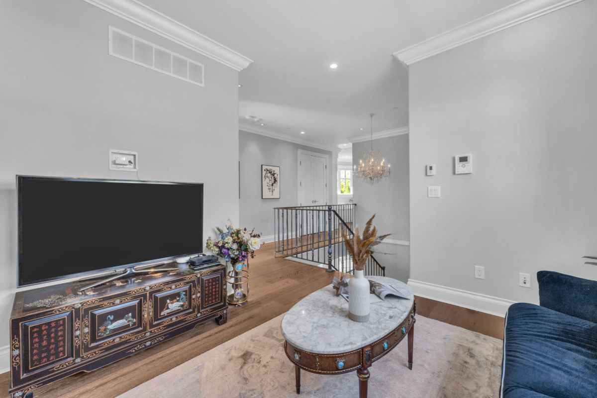 Swimming Pool Photo of 4348 Erwin Drive, West Vancouver, BC