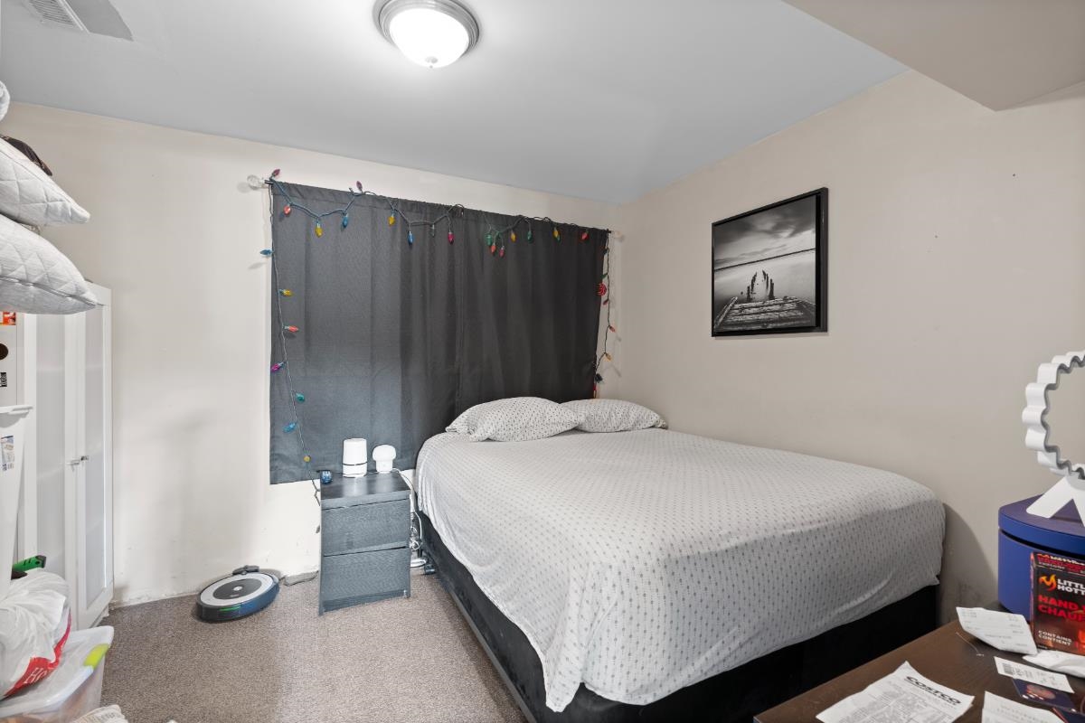 Guest Bathroom Photo of 11829 218 Street, Maple Ridge, BC