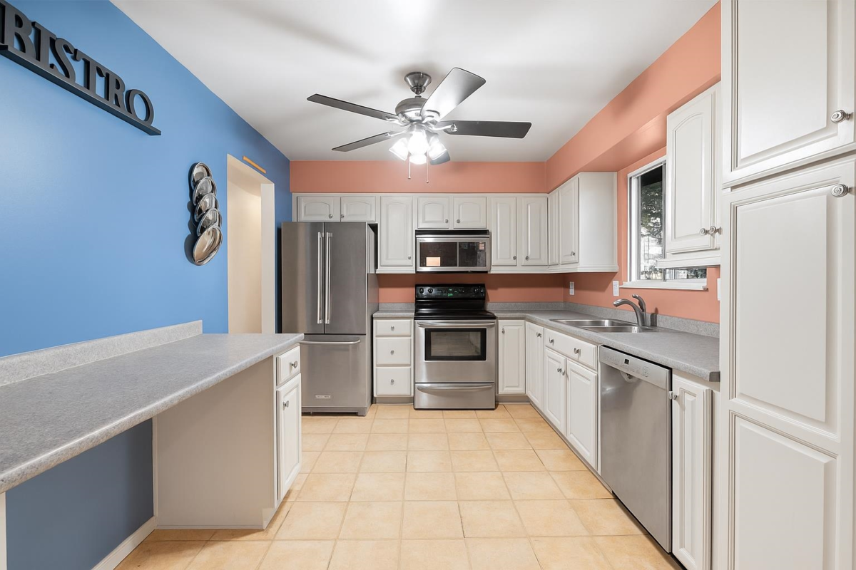 Living Room Photo of 11829 218 Street, Maple Ridge, BC