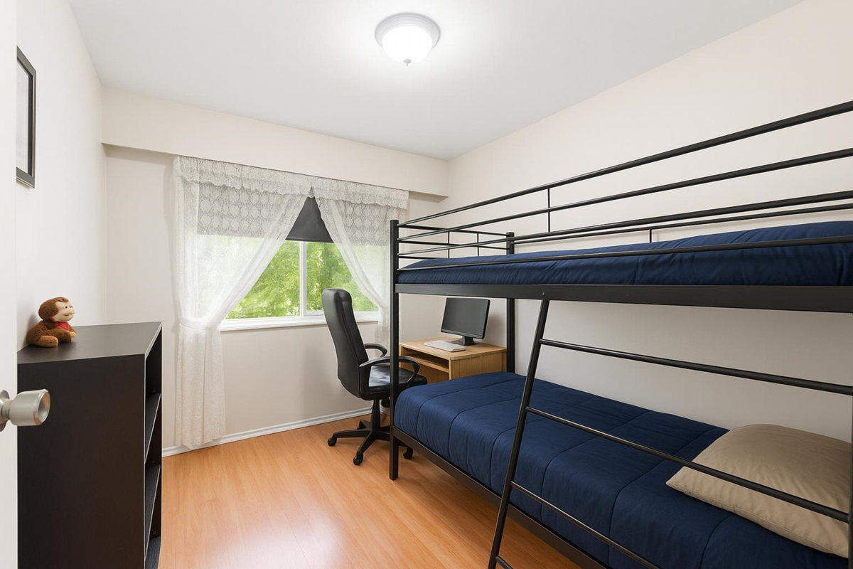 Walk-In Closet Photo of 11829 218 Street, Maple Ridge, BC