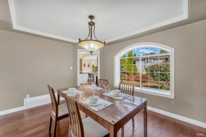 Kitchen Island Photo of 9076 160a Street, Surrey, BC