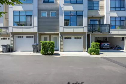 11 9989 E Barnston Drive, Surrey, BC, Surrey — Townhouse for sale