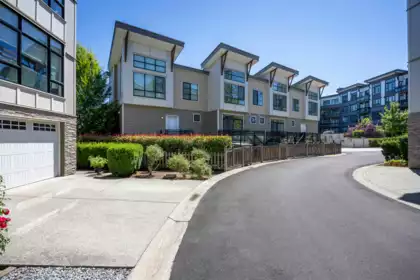 11 9989 E Barnston Drive, Surrey, BC, Surrey — Townhouse for sale