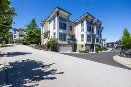 11 9989 E Barnston Drive, Surrey, BC, Surrey — Townhouse for sale
