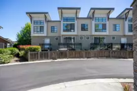 11 9989 E Barnston Drive, Surrey, BC