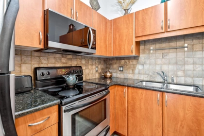 415 285 Newport Drive, Port Moody, BC, Port Moody — Apartment/Condo for sale