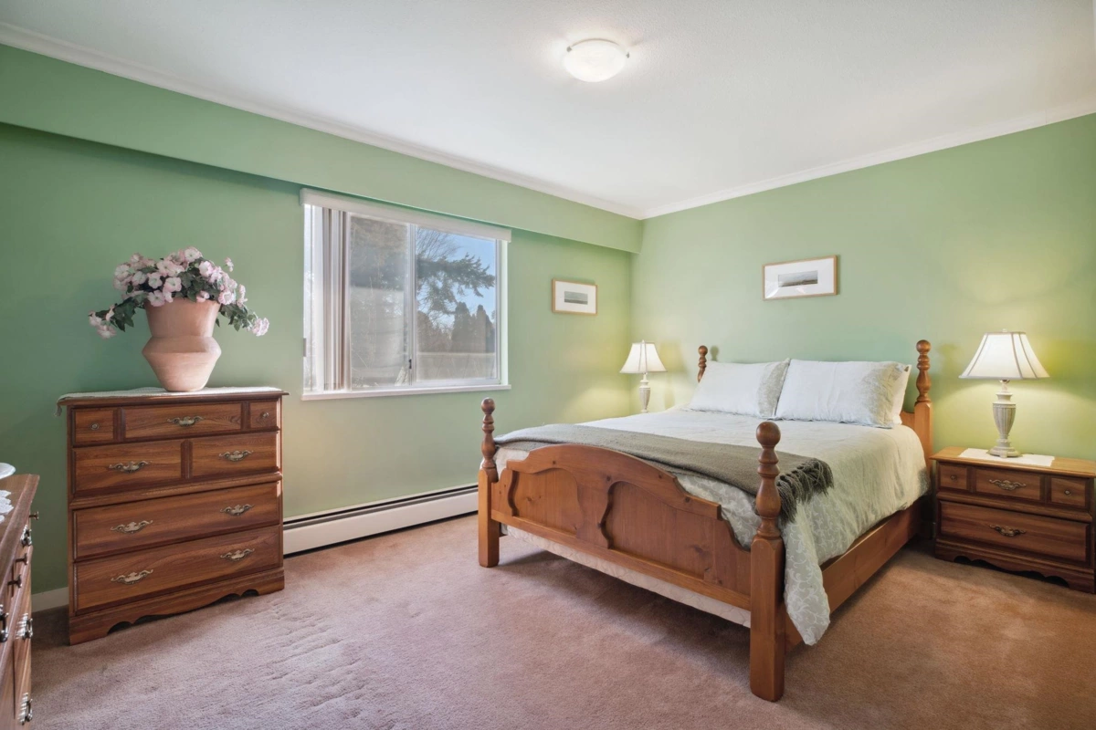 Entry Foyer Photo of 8710 151 Street, Surrey, BC