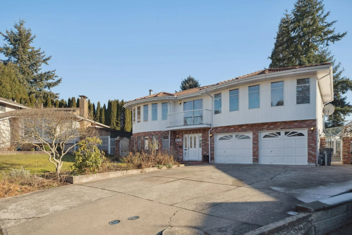 Family Room Photo of 8710 151 Street, Surrey, BC