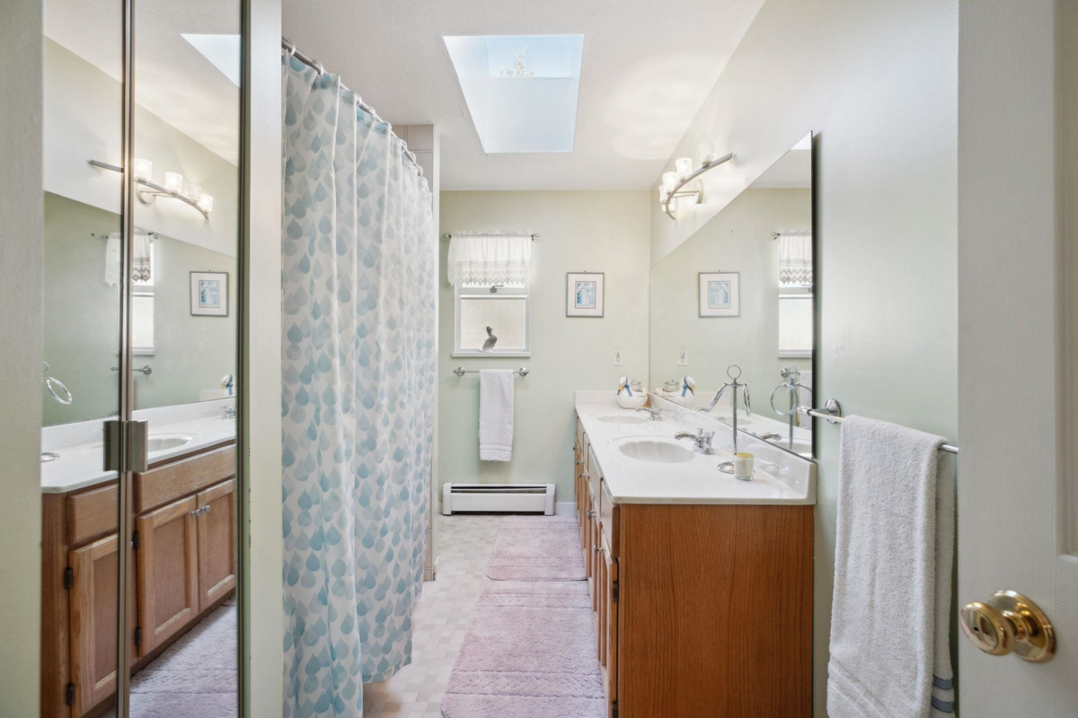 Laundry Room Photo of 8710 151 Street, Surrey, BC