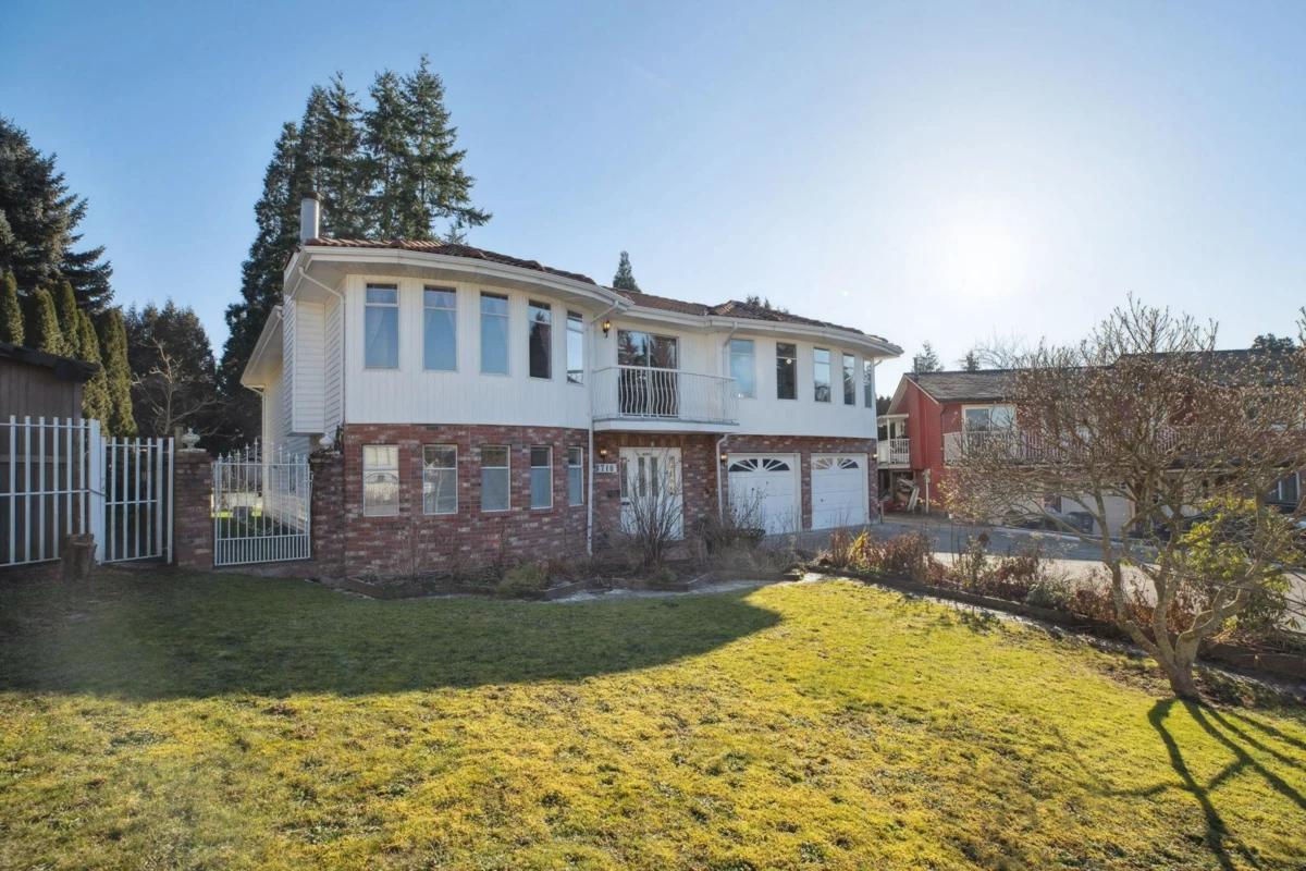 Living Room Photo of 8710 151 Street, Surrey, BC