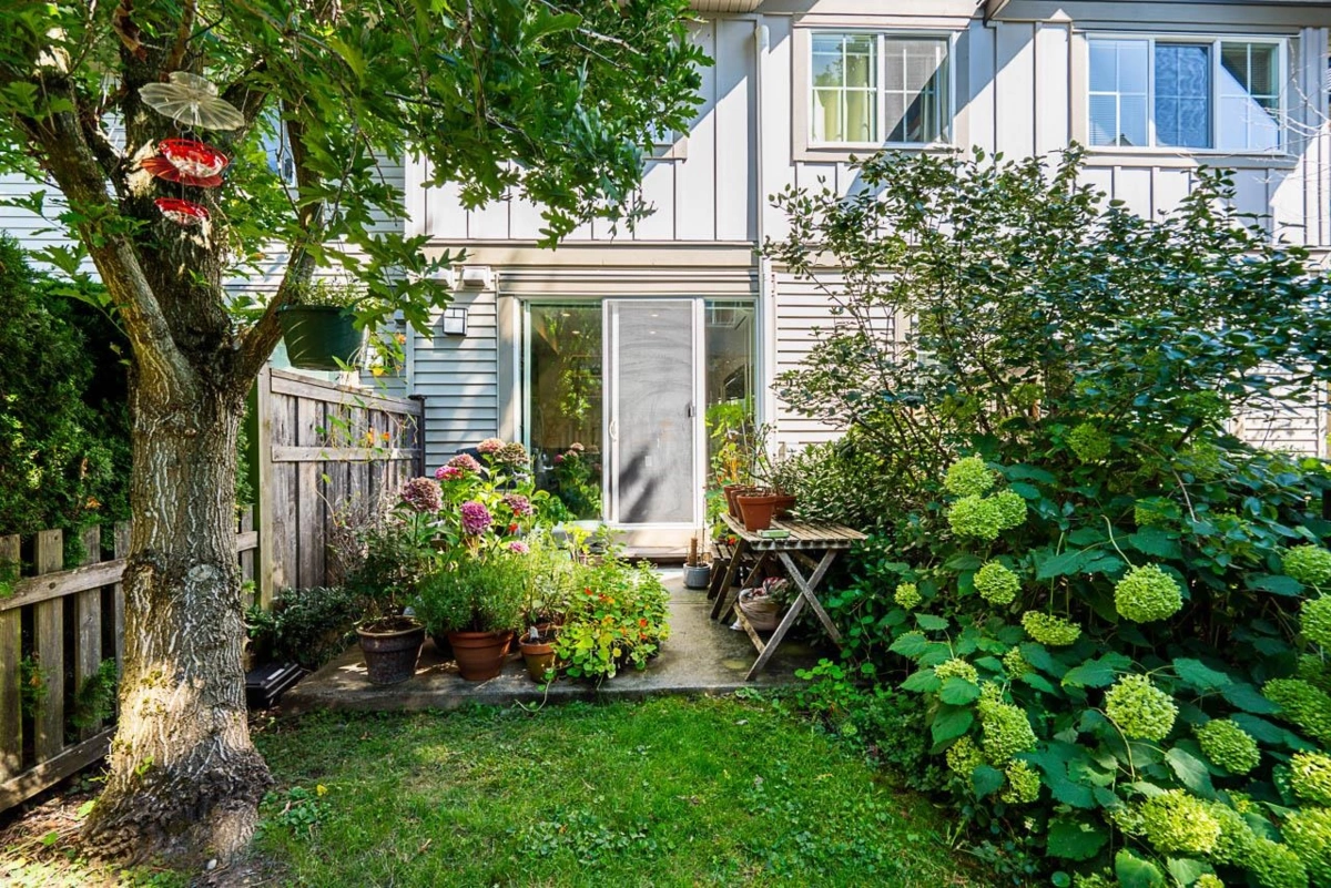 Front Yard Photo of 133 2501 161a Street, Surrey, BC